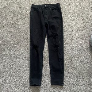 Women’s size 8 distressed skinny jeans